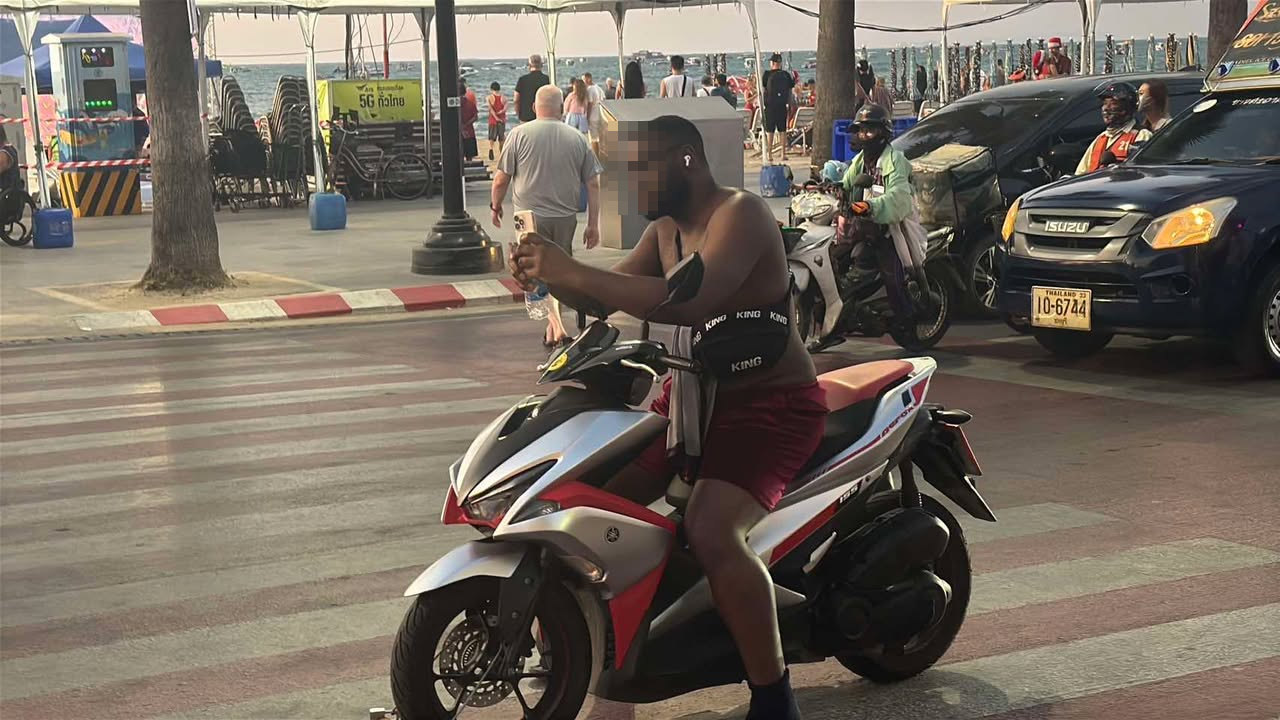 Shirtless tourist swallows traffic ticket in Pattaya police standoff | News by Thaiger